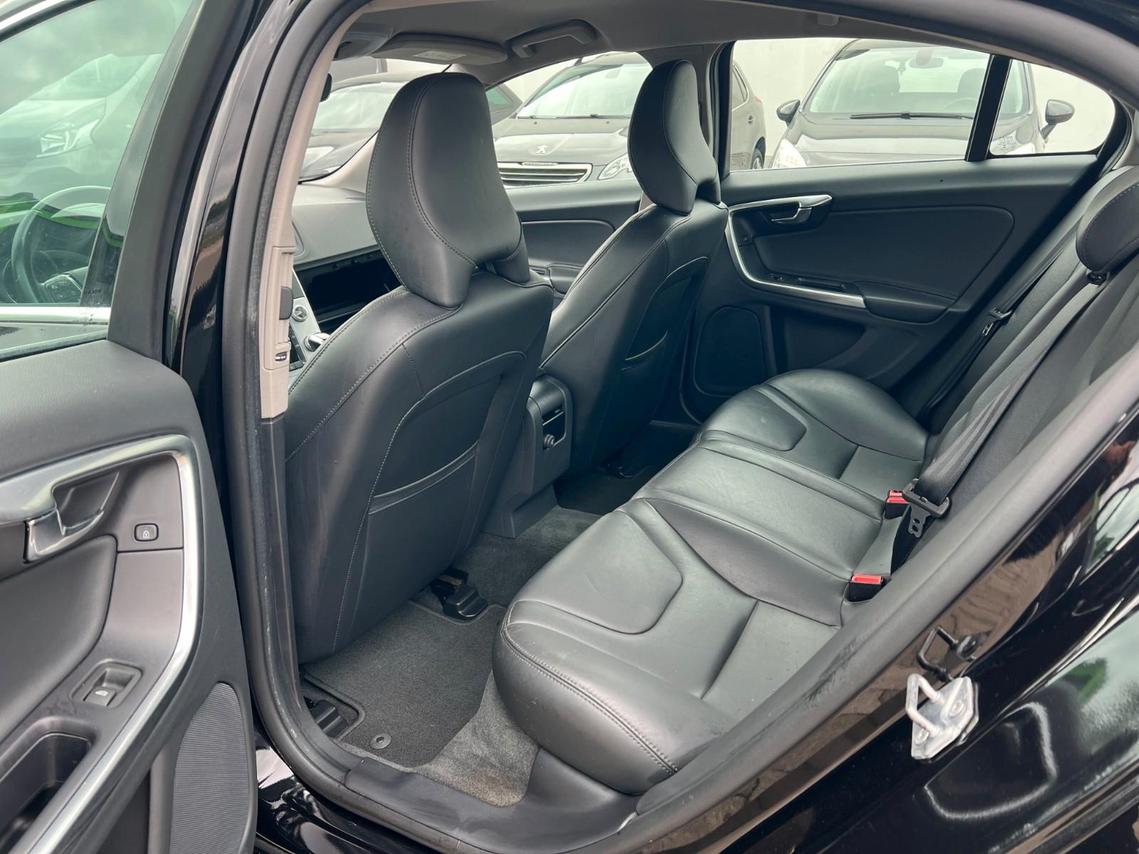 Volvo S60 D2 NAVI LEDER TEMPOMAT LED