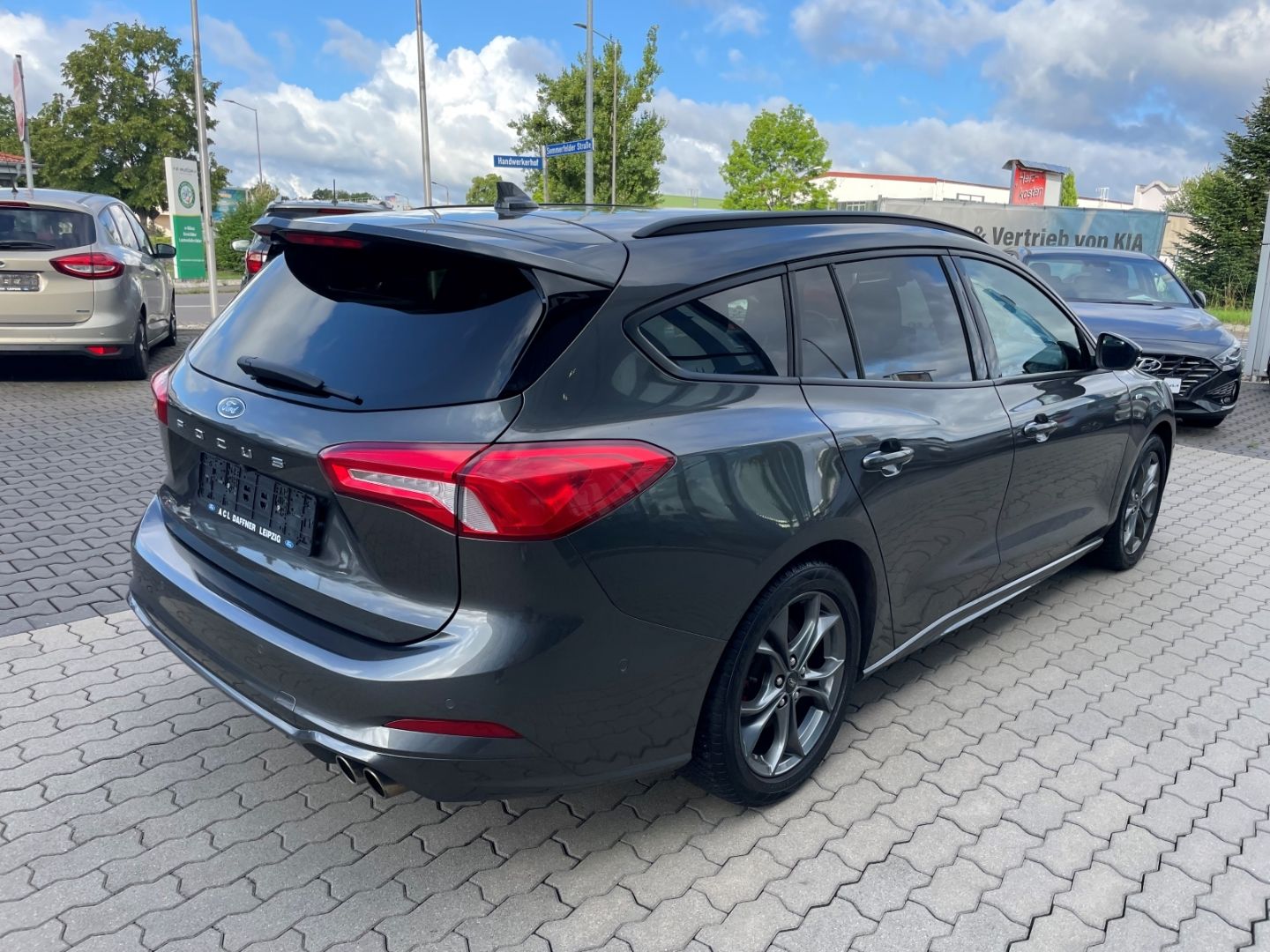 Fahrzeugabbildung Ford Focus ST-Line Kamera LED Abstandstemp Navi