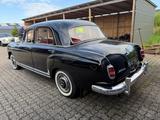 Mercedes-Benz 220 S  *6 cylinder - Mercedes-Benz 220 mit Benzin-Antrieb: C