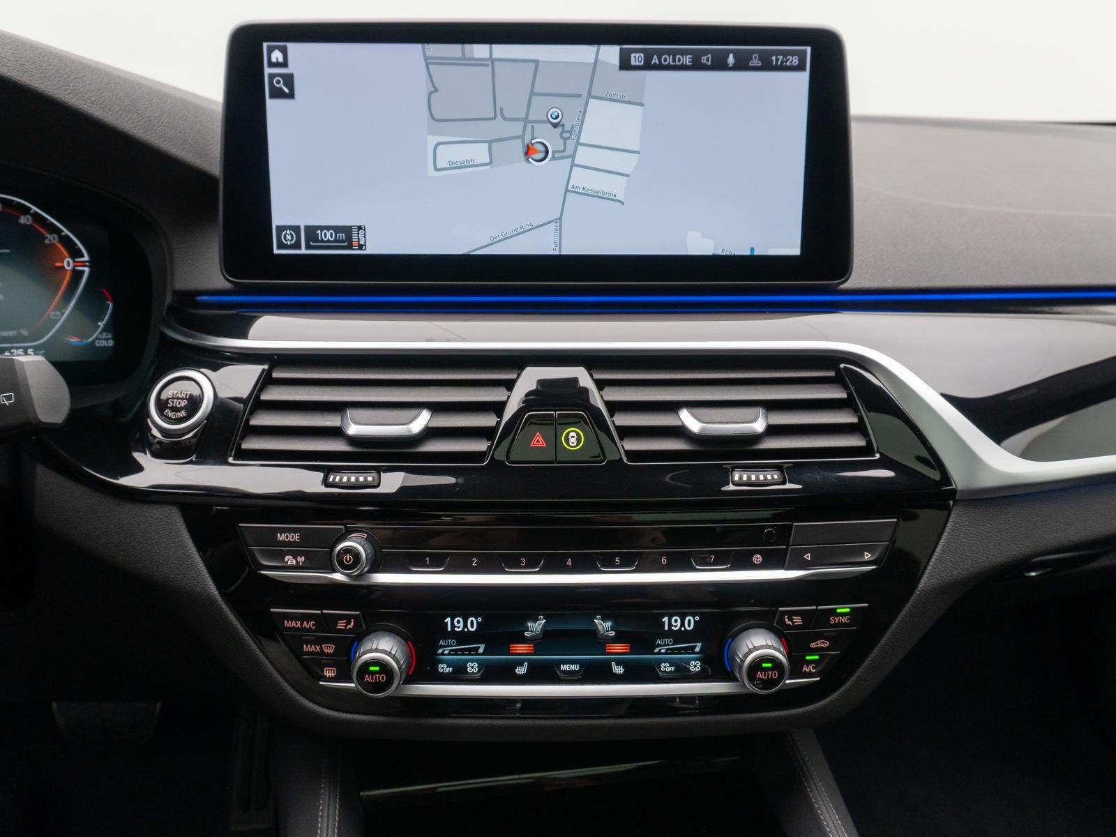 Fahrzeugabbildung BMW 530d M Sport Laser DAB Kamera HUD Panorama 19"