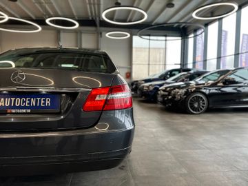 MYAUTOCENTER – Gebraucht- und Jahreswagen mit Werkstattservice in Pfaffenhofen Mercedes-Benz E 220 CDI Limousine BlueEfficiency *2. Hand*SHZ*