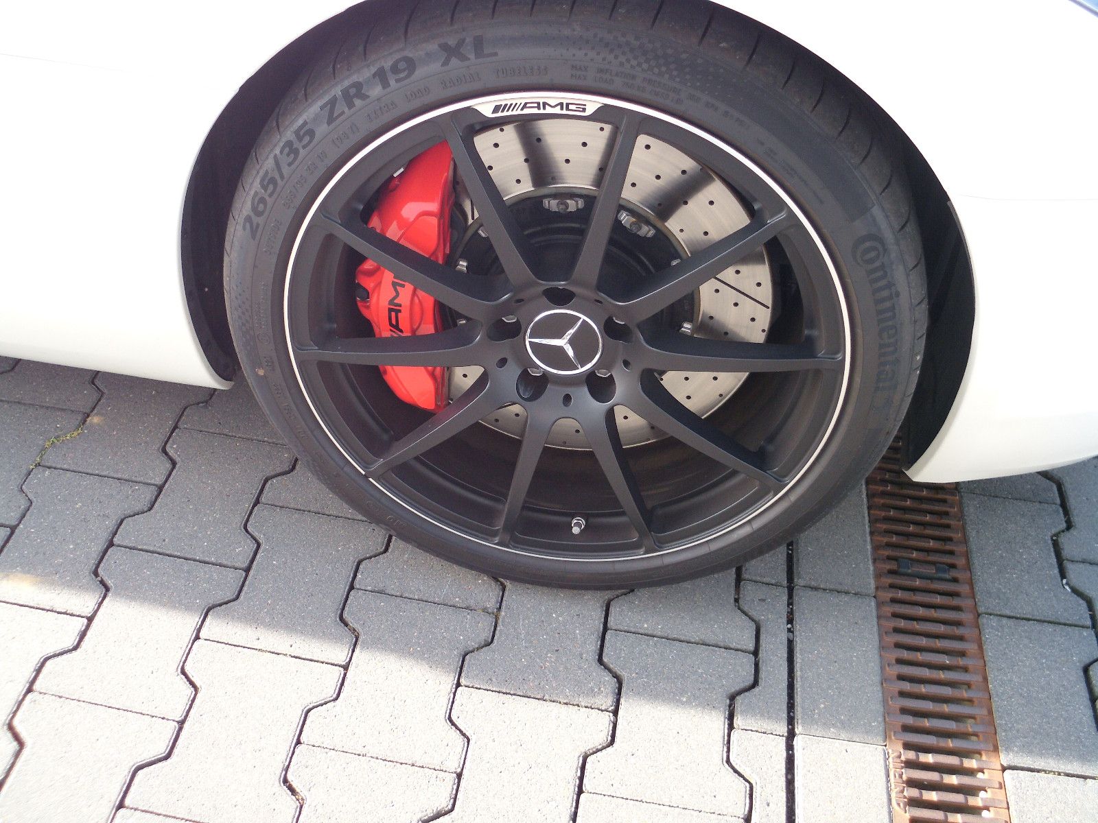 Fahrzeugabbildung Mercedes-Benz SLS AMG Roadster/Bang & Olufsen/Airscarf/Kamera