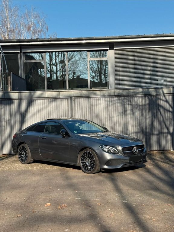 Image of Mercedes-Benz E 220