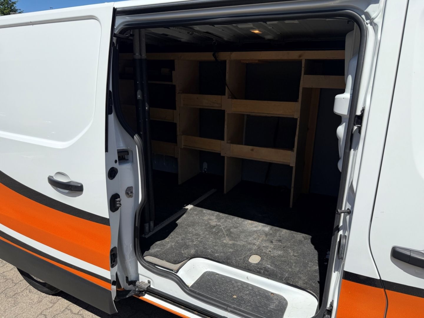 Fahrzeugabbildung Opel Vivaro B Kasten L2H1 Regalsystem+Kamera+AHK