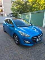 Hyundai i30 blue 1.6 CRDi 100kW Premium mit Panoramadach - Hyundai i30 mit Diesel-Antrieb: 1.6