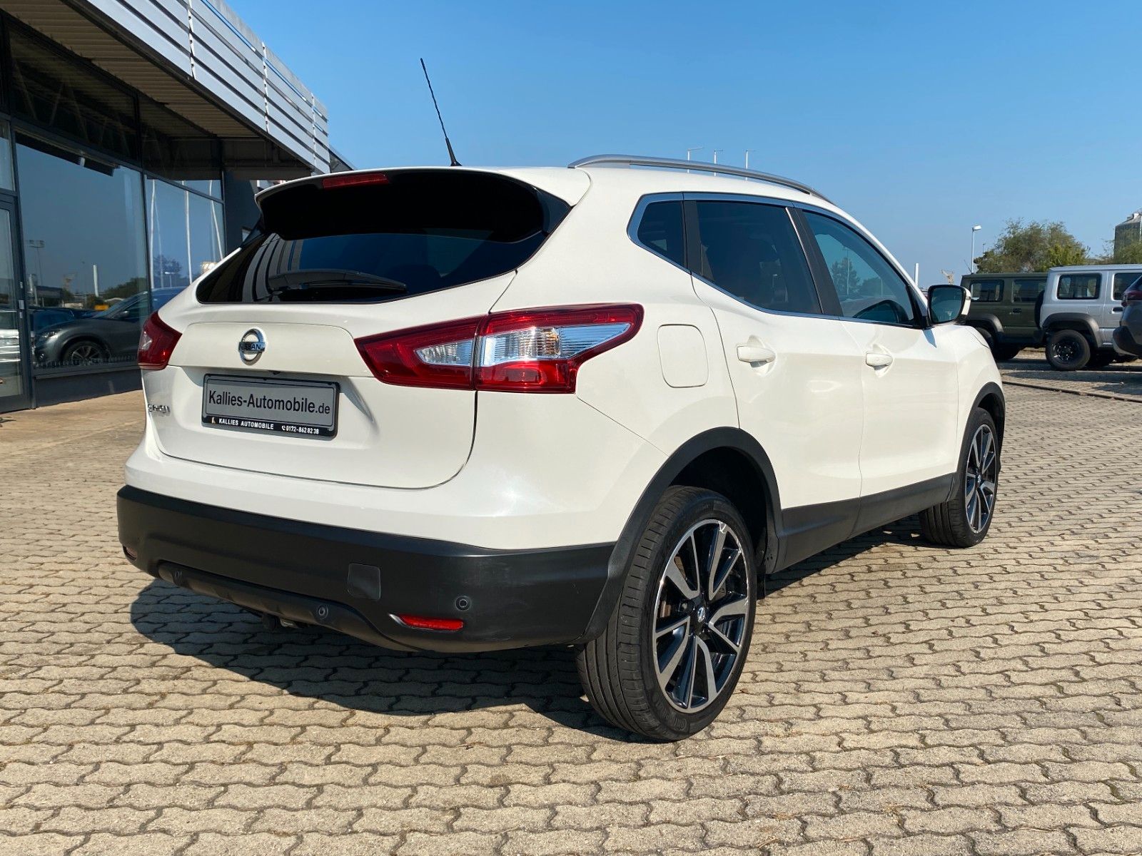 Fahrzeugabbildung Nissan Qashqai 1.2 DIG-T AT Tekna KEYL.+PANO+NAV+AHK