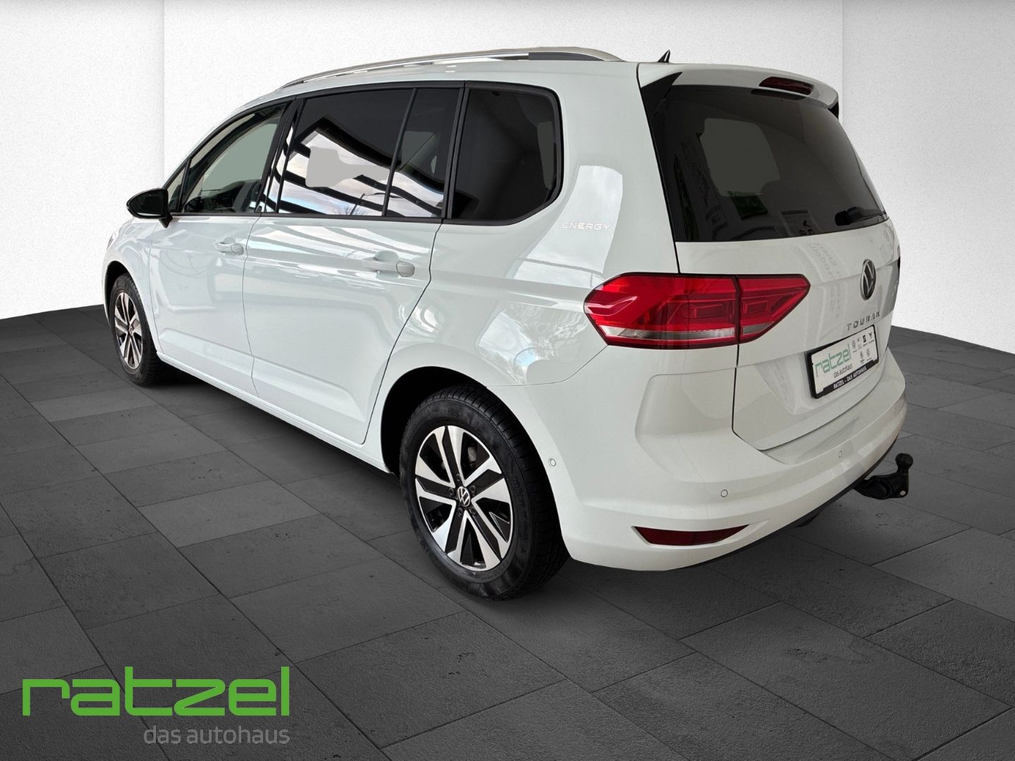 Fahrzeugabbildung Volkswagen Touran ENERGY 1.5 TSI DSG Allwetter+IQ.Light+Nav
