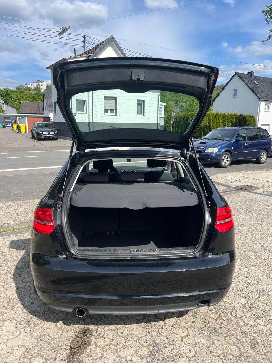 Fahrzeugabbildung Audi A3 Sportback 1.6 Attraction
