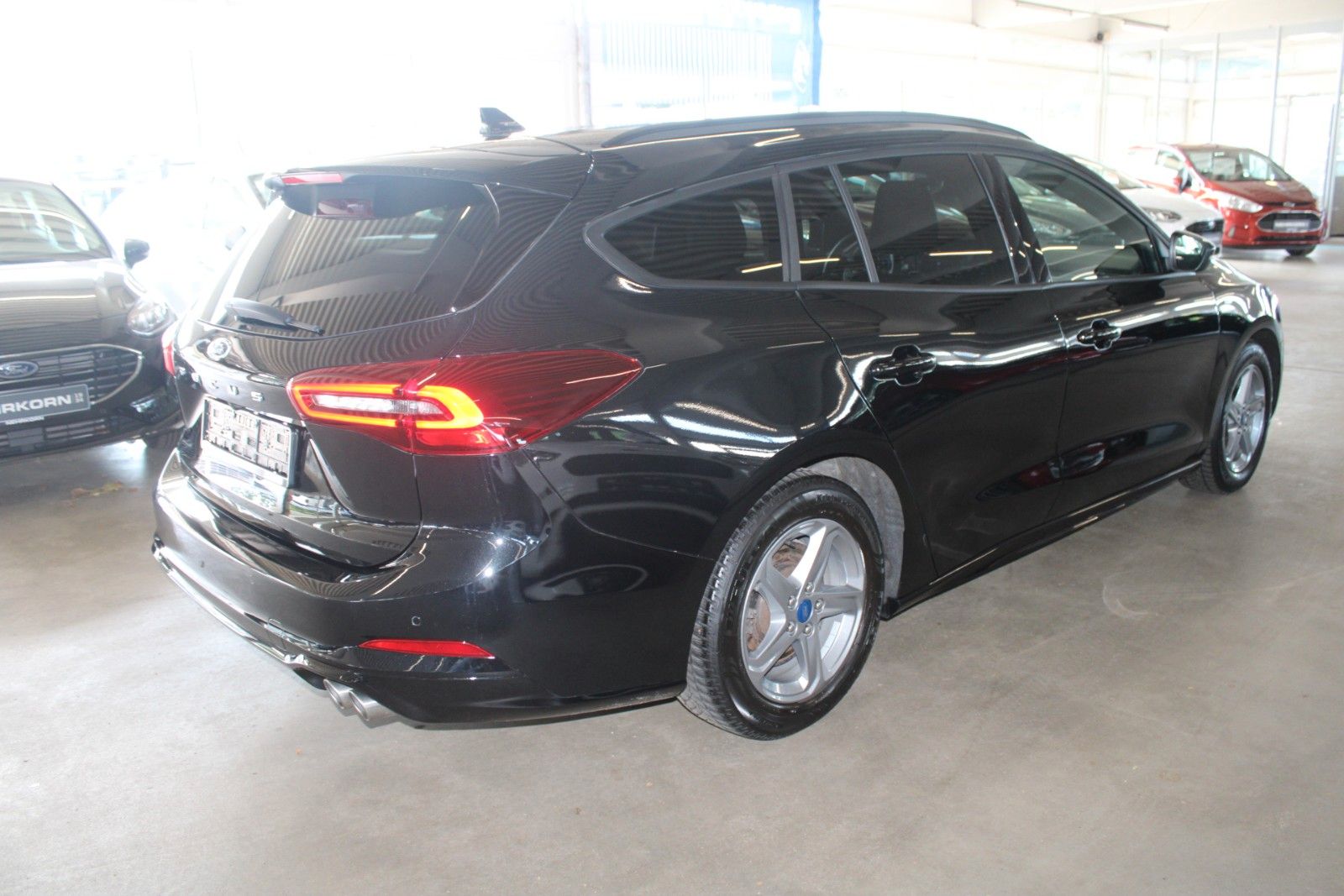 Fahrzeugabbildung Ford Focus ST-Line X AHK M-LED STDHZ B&O ACC WinterP.
