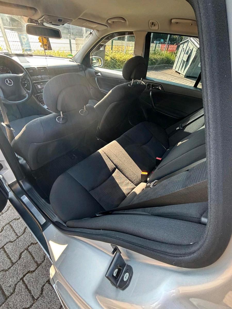 Mercedes-Benz C200 2005 — photo 14