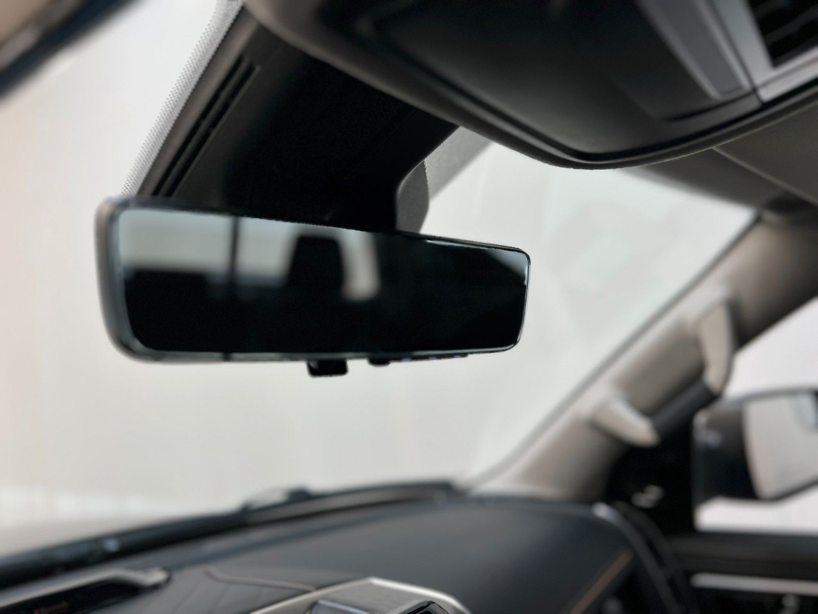 Fahrzeugabbildung Dodge RAM 1500 TUNGSTEN CREW CAB H/O Black Interieur
