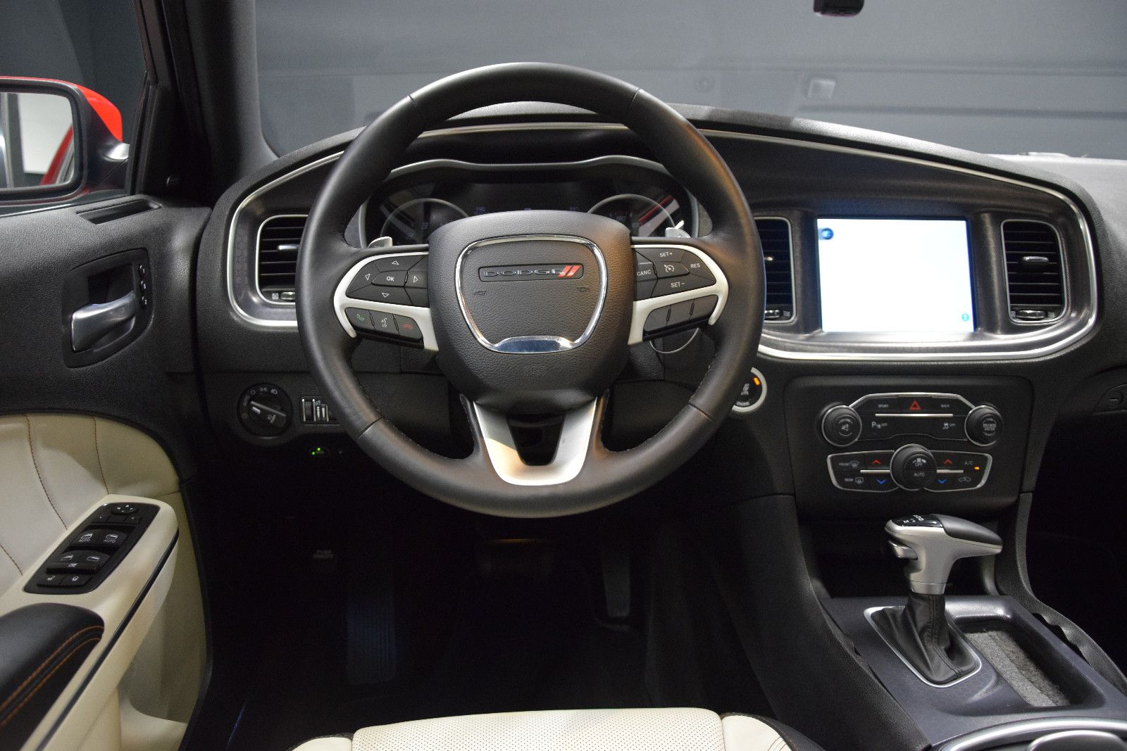 Fahrzeugabbildung Dodge Charger Schiebedach Sitzl Bi-Colo Alpine LED NAV