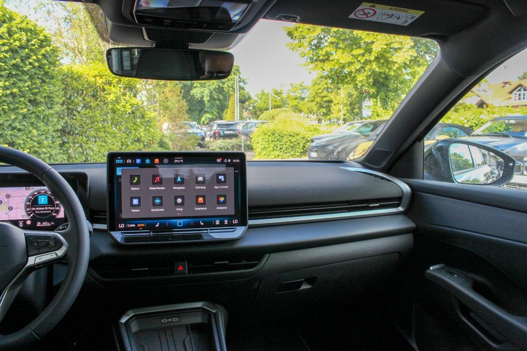 VW T-Roc 1.5 Black Style / DISCOVER/ 18"/ CARPLAY VW T-Roc 1.5 Black Style / DISCOVER/ 18"/ CARPLAY