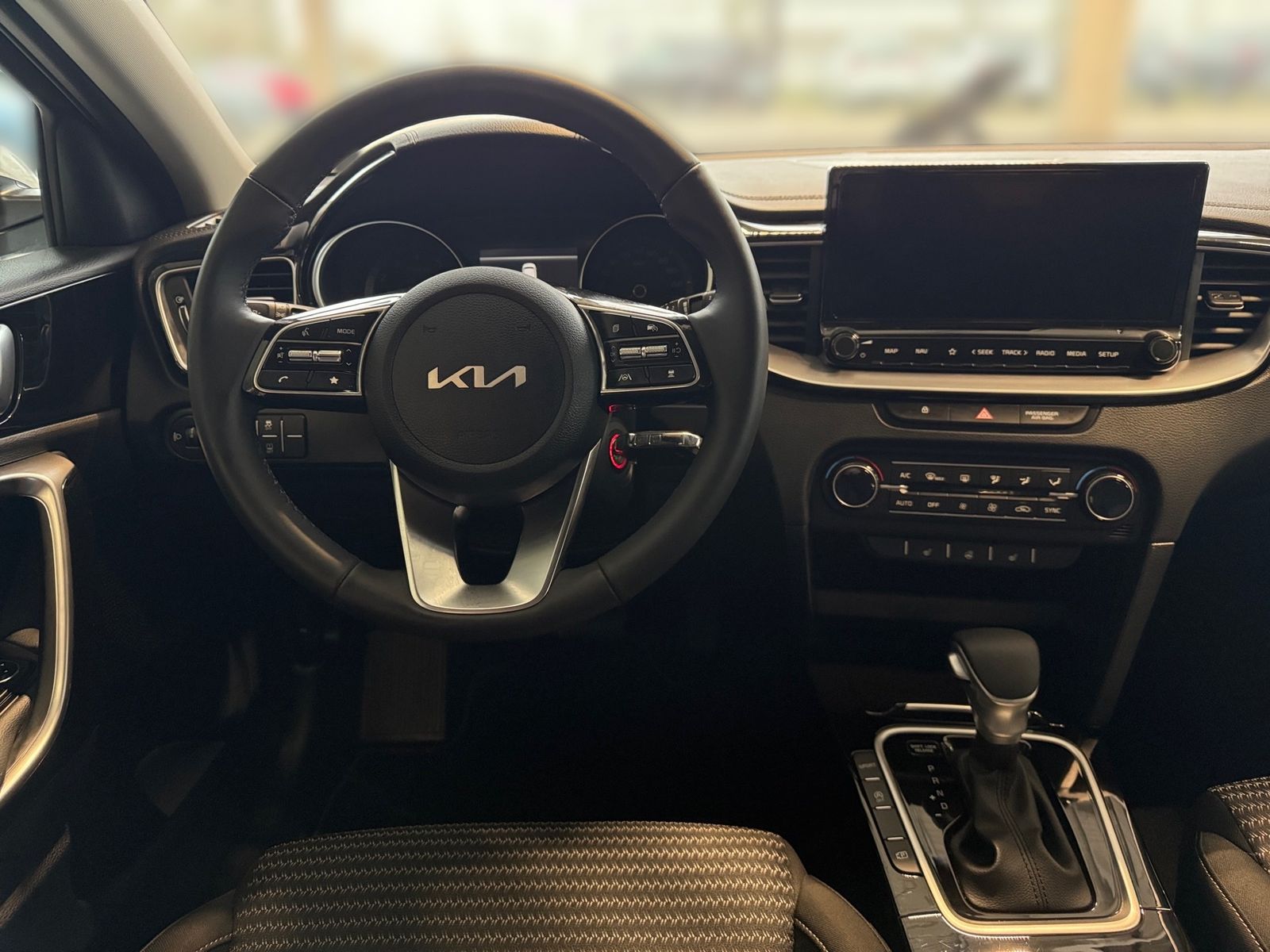Fahrzeugabbildung Kia CEED_SW 1.5T 140 DCT7 VIS KOMF+ (NAV)