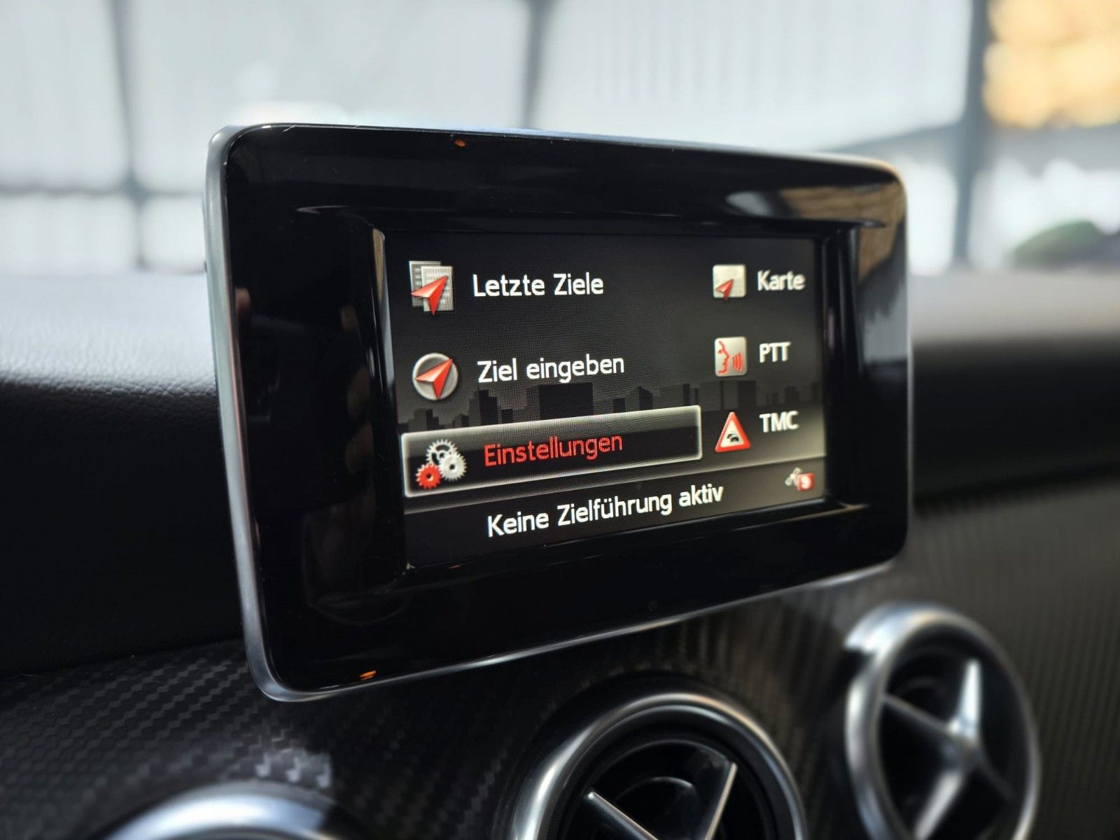 Fahrzeugabbildung Mercedes-Benz A250 AMG-Line/Panorama/Navi/8fach/TÜV-NEU