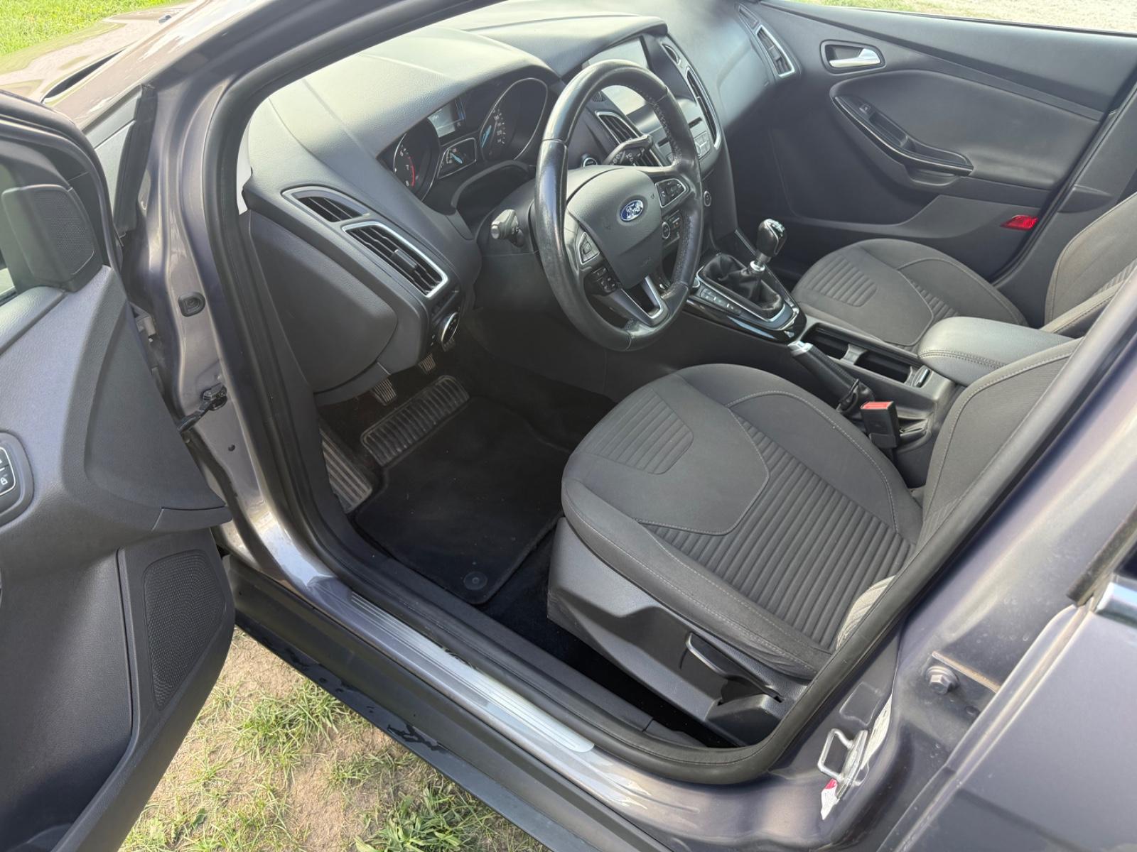 Ford Focus Turnier Titanium TÜV 06/27*Fährt Schön