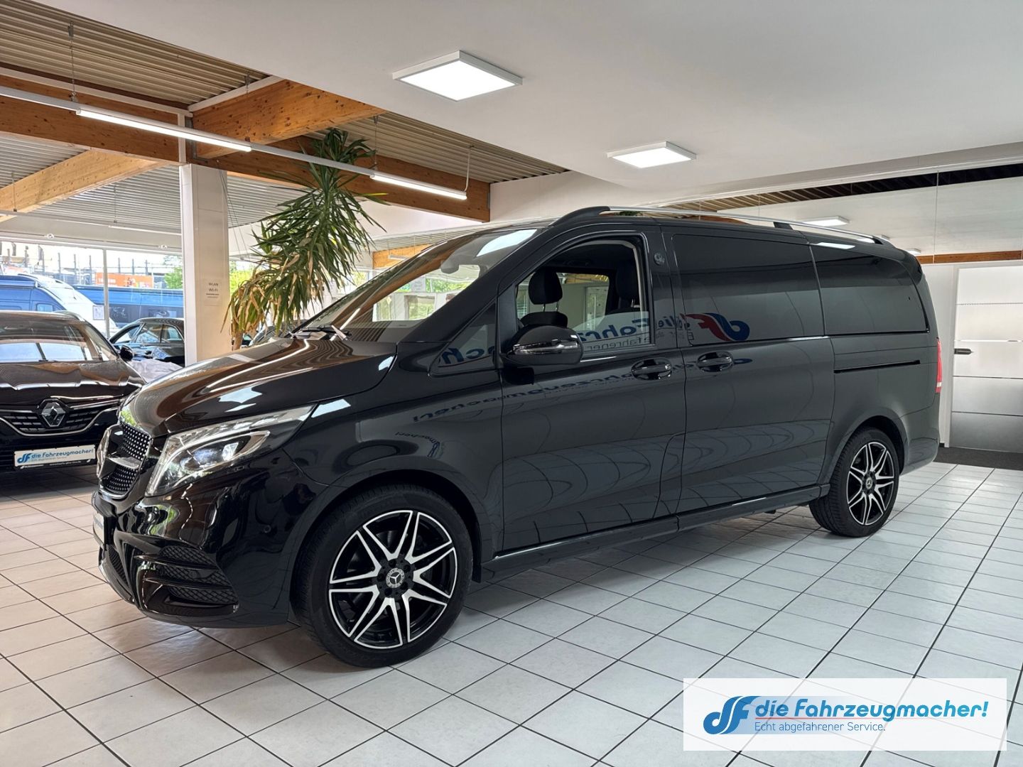 Fahrzeugabbildung Mercedes-Benz V 300 -Klasse  EDITION 2020 4MATIC lang AMG AHK-