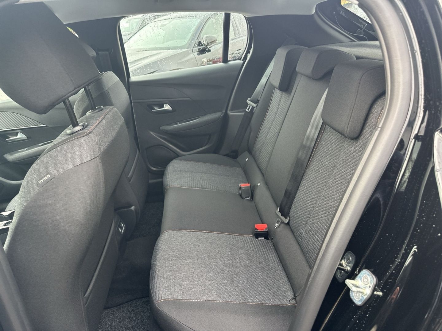 Fahrzeugabbildung Peugeot 208 Style Elektro 156 Navi LED Klimaautom SHZ