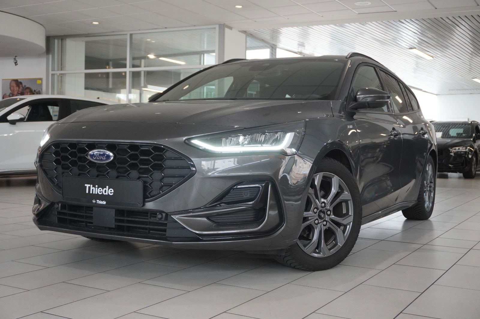 Fahrzeugabbildung Ford Focus Turnier 1.0 ST-LINE X NAVI/LED/KAMERA/DAB+