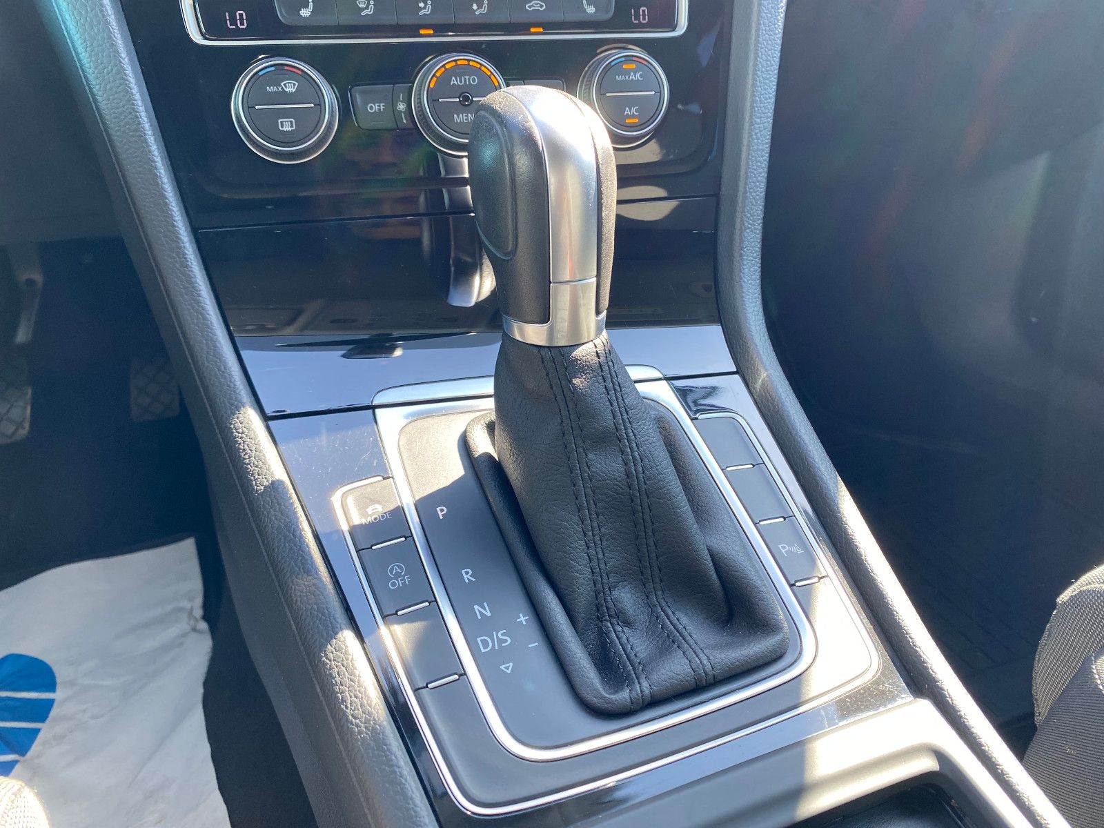 Fahrzeugabbildung Volkswagen Golf VII Variant Highline TSI DSG ACC LED Kamera