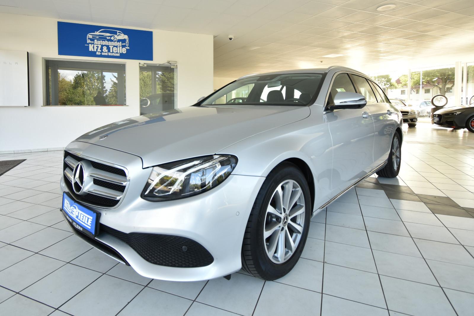 Mercedes-Benz E 220  SHZ AHK RFK LED Ambiente.
