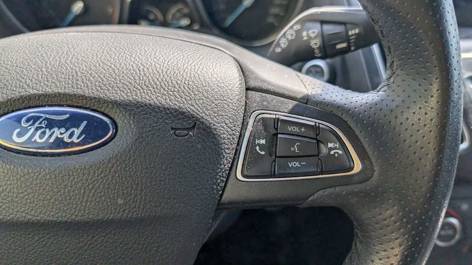 Fahrzeugabbildung Ford Focus Turnier 1.0 eco Boost * beh. FS * SHZ * PD