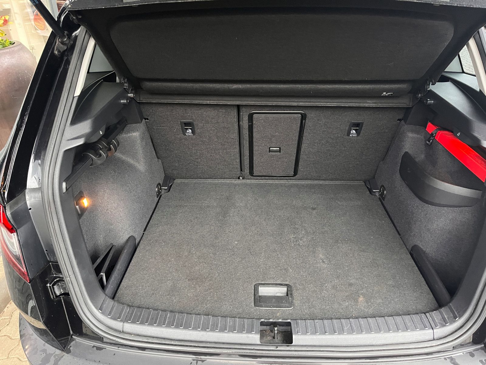 Fahrzeugabbildung SKODA Karoq Ambition 1.0 DSG