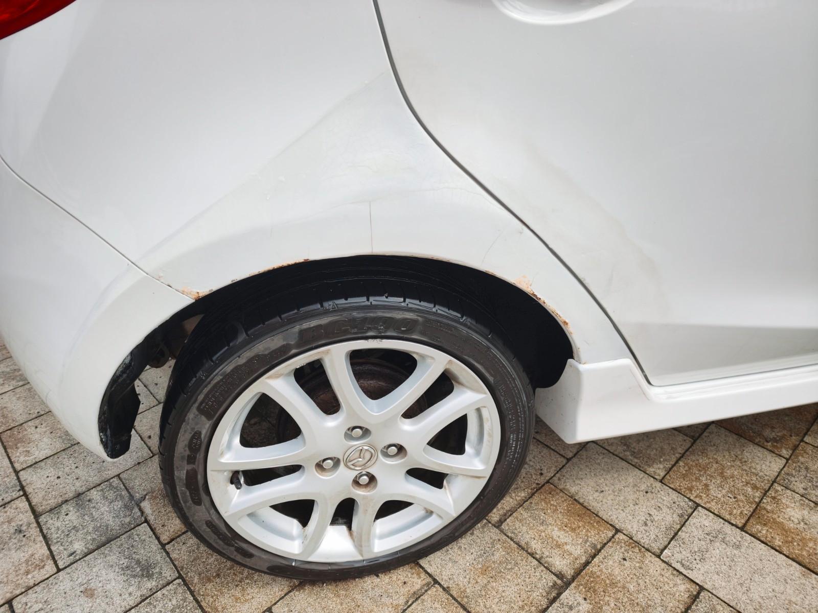 Mazda 2 1.5 MZR Sports-Line weiß / 1. Hand / TÜV neu 