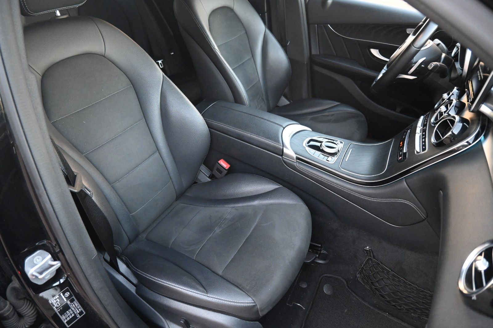 Fahrzeugabbildung Mercedes-Benz GLC 300 GLC Coupe 4Matic*AMG Line*LED*