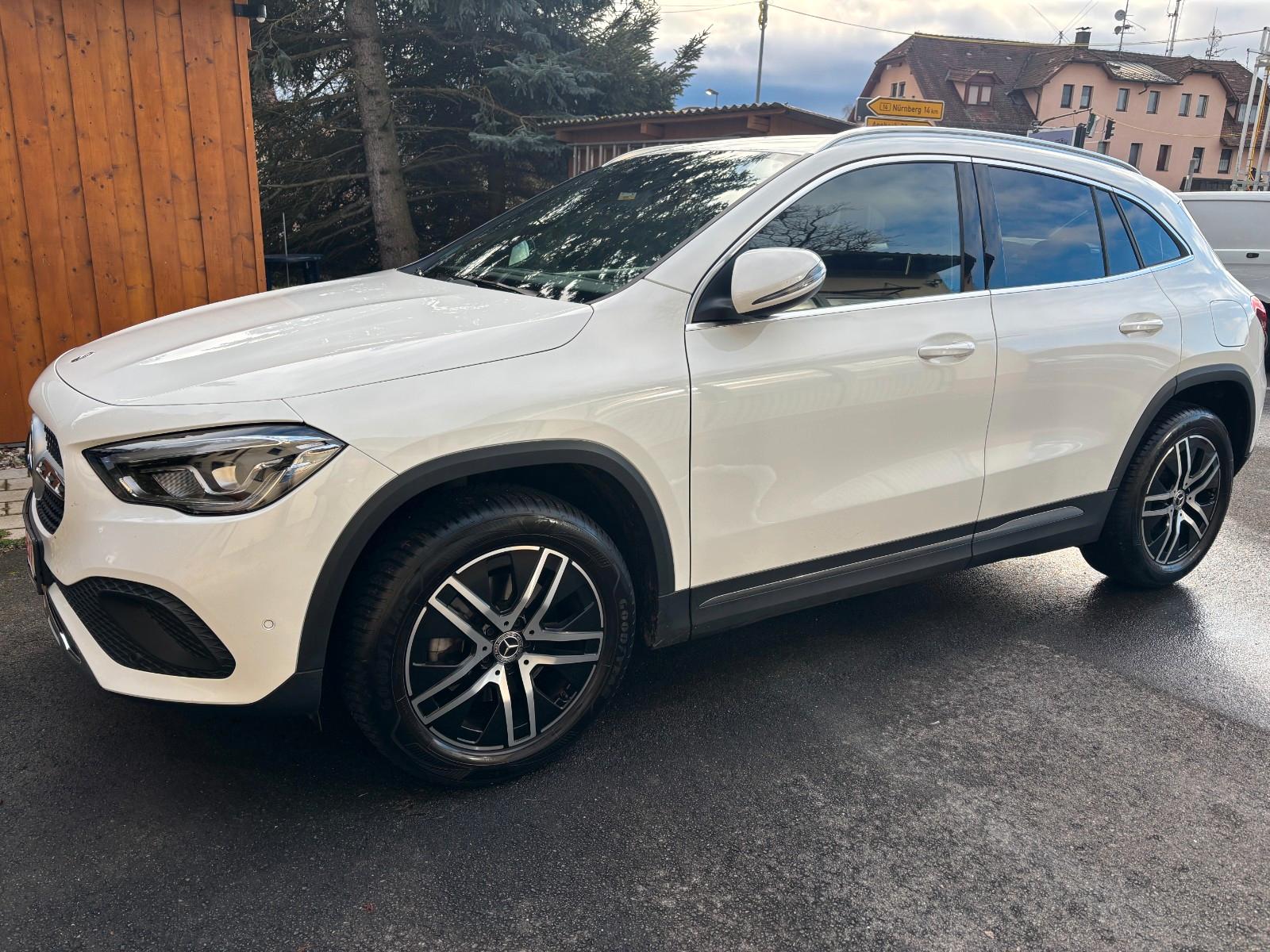 Mercedes-Benz GLA 200 Progressive 1.Hand WENIG KM Leder LED