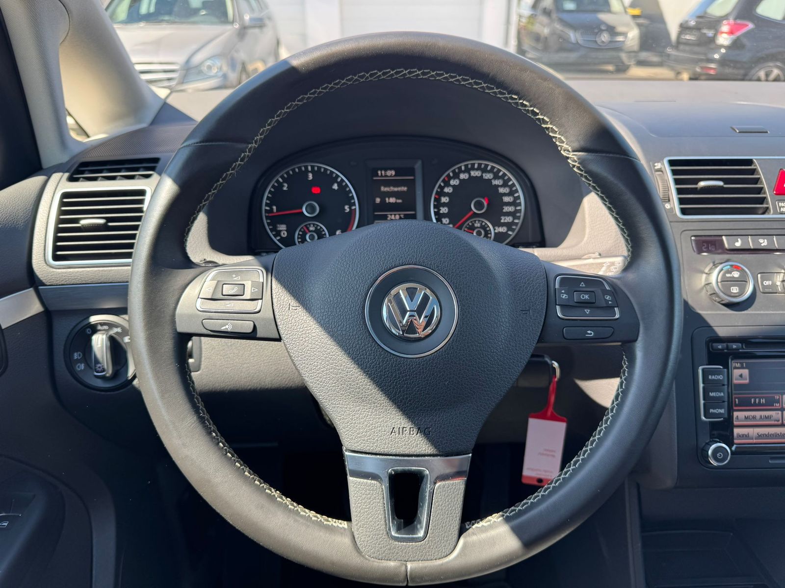 Fahrzeugabbildung Volkswagen Touran 2.0 TDI Cup PANO*BI-XENON*KLIMA*PDC*SHZ