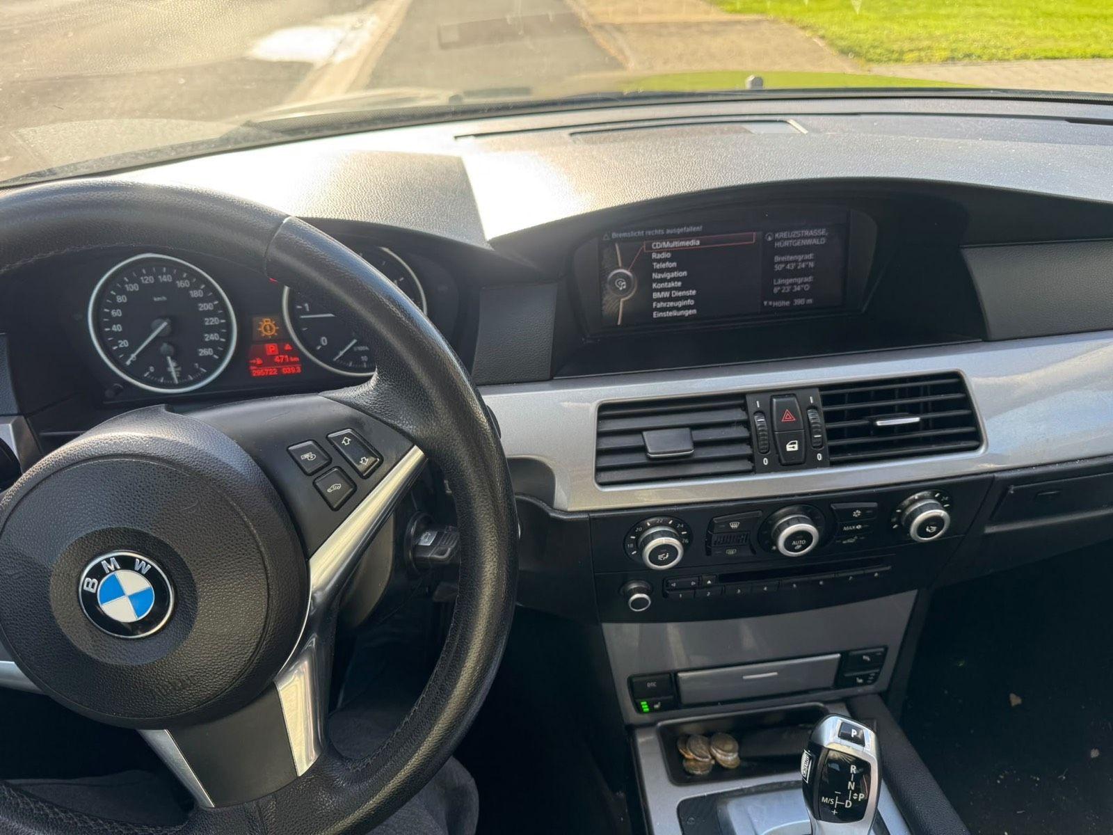 BMW 120 2010 — interior