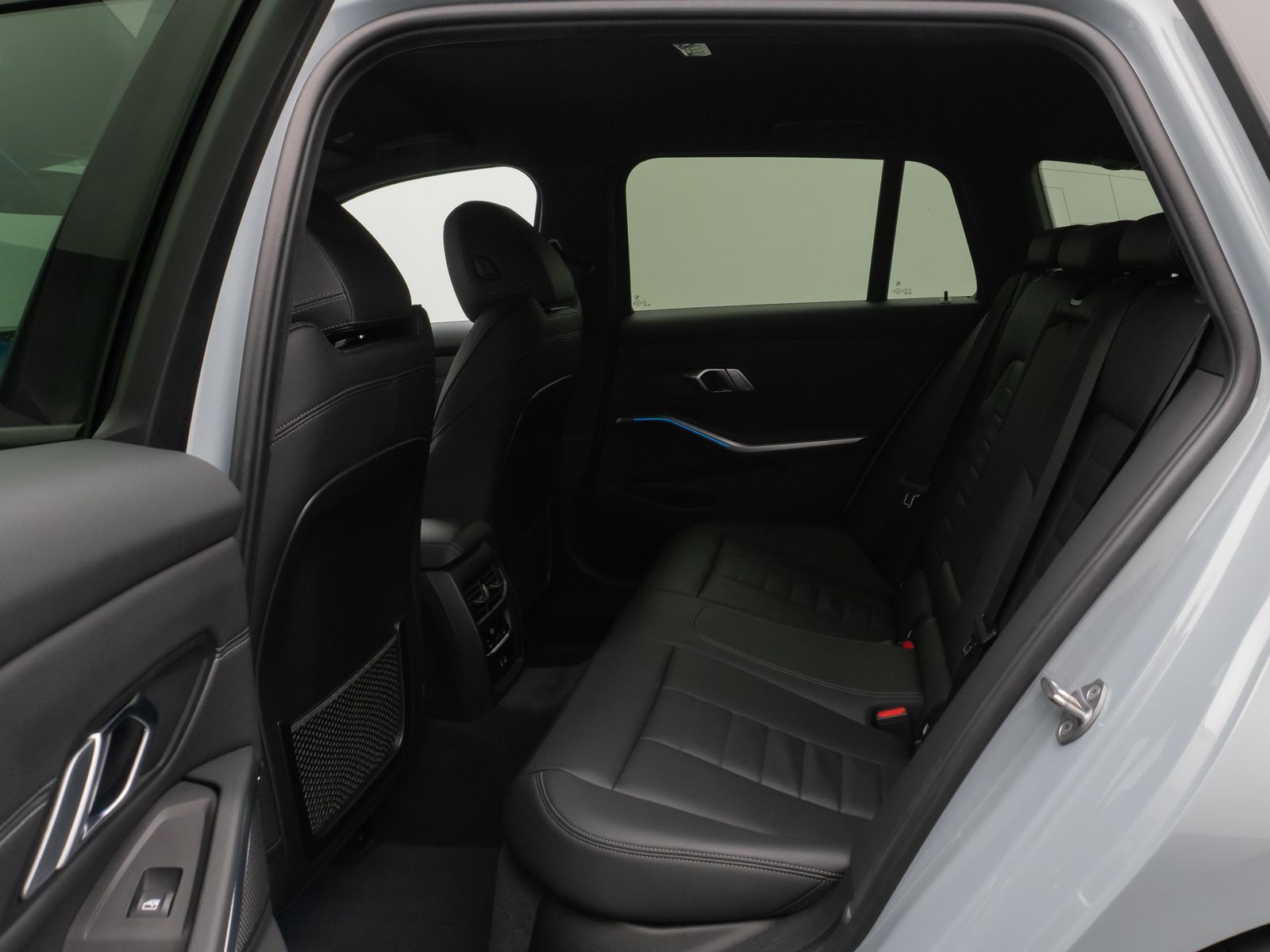 Fahrzeugabbildung BMW 320d M Sport Kamera DAB HiFi HUD Stop&Go Komfort