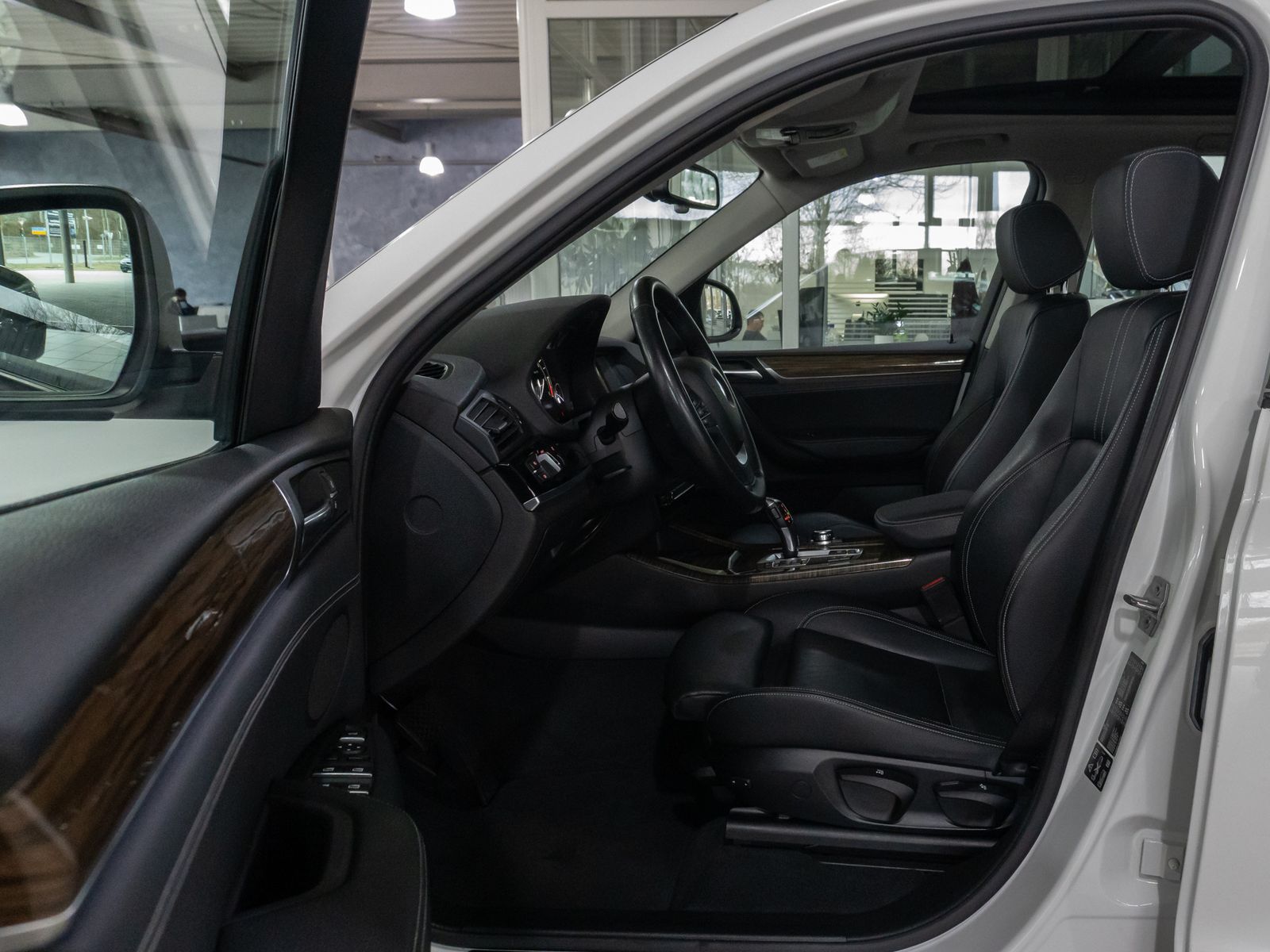 Fahrzeugabbildung BMW X3 xD30d Panorama HUD HiFi Xenon PDC Sport Leder