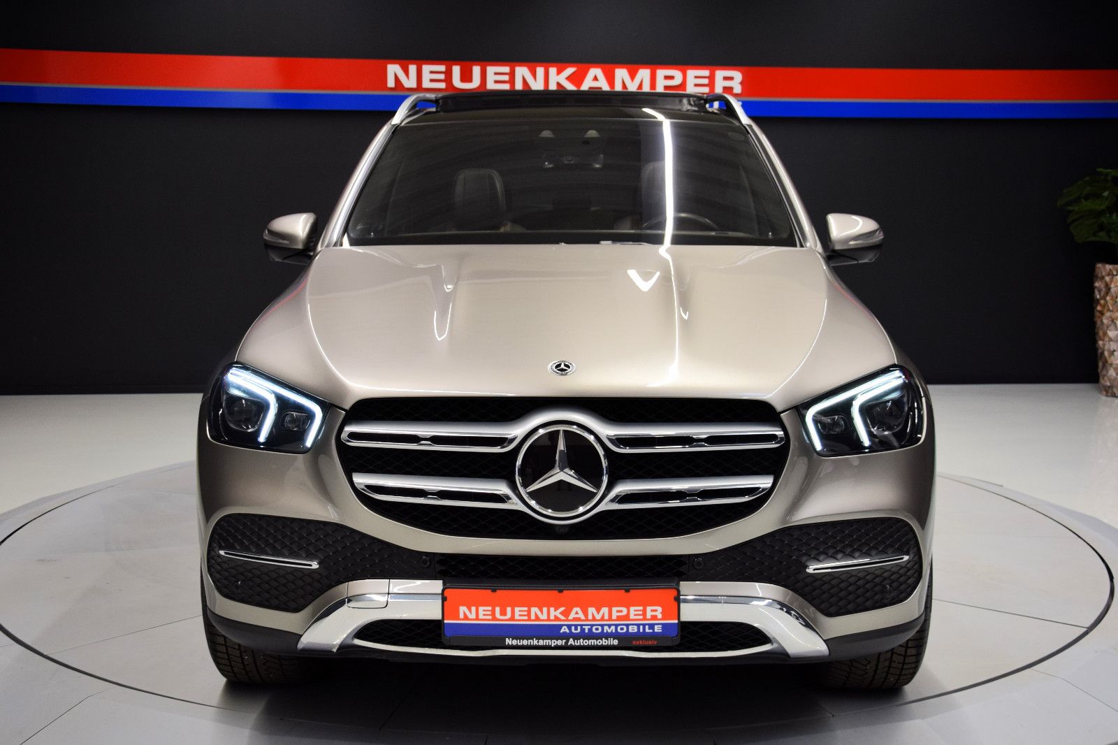 Fahrzeugabbildung Mercedes-Benz GLE 300d 4Matic Pano HuD Airmatic Burmes Standhz