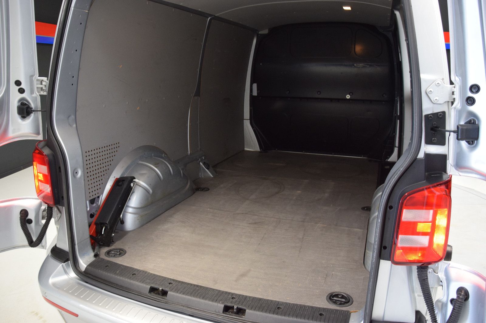 Fahrzeugabbildung Volkswagen T6 Transporter Kasten lang DSG 4Motion LED AHK