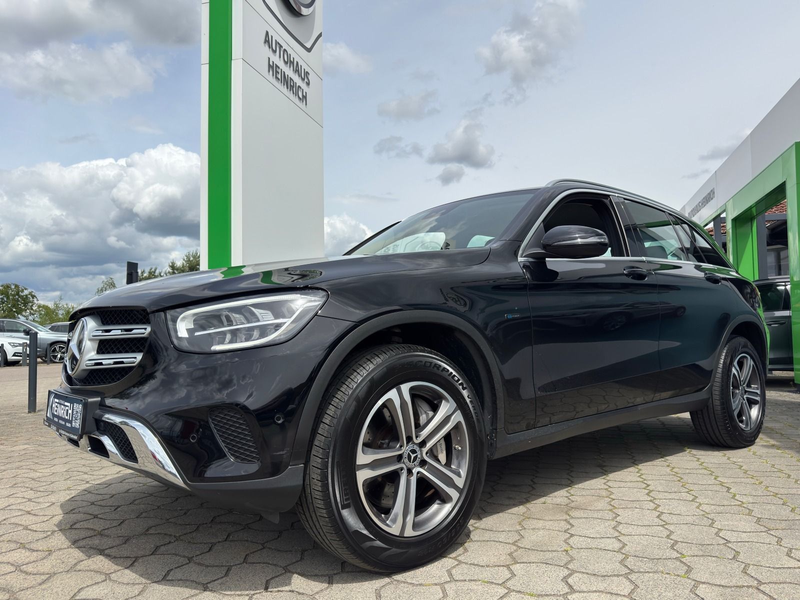 Fahrzeugabbildung Mercedes-Benz GLC 300 e 4Matic*RFK*eHeck*