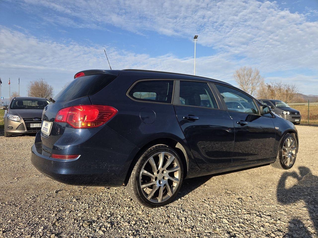 Opel Astra 2011 — photo 6