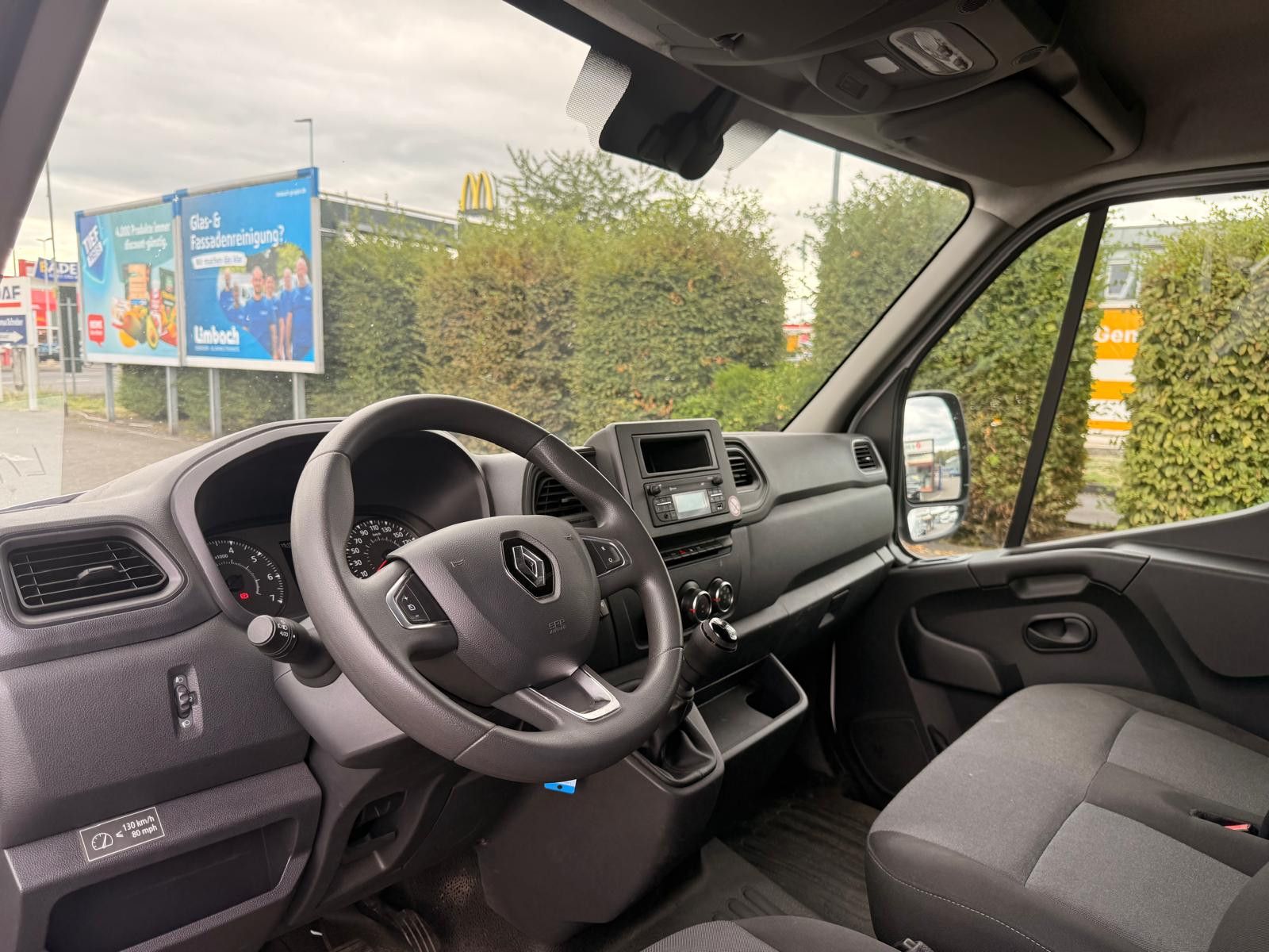 Fahrzeugabbildung Renault MasterIII Kasten L1H2 HKa 3,5t/1.HAND/SCHECKHEFT