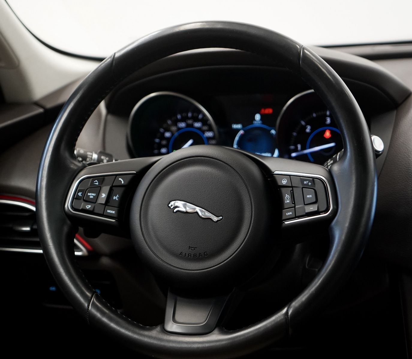 Jaguar F Pace
