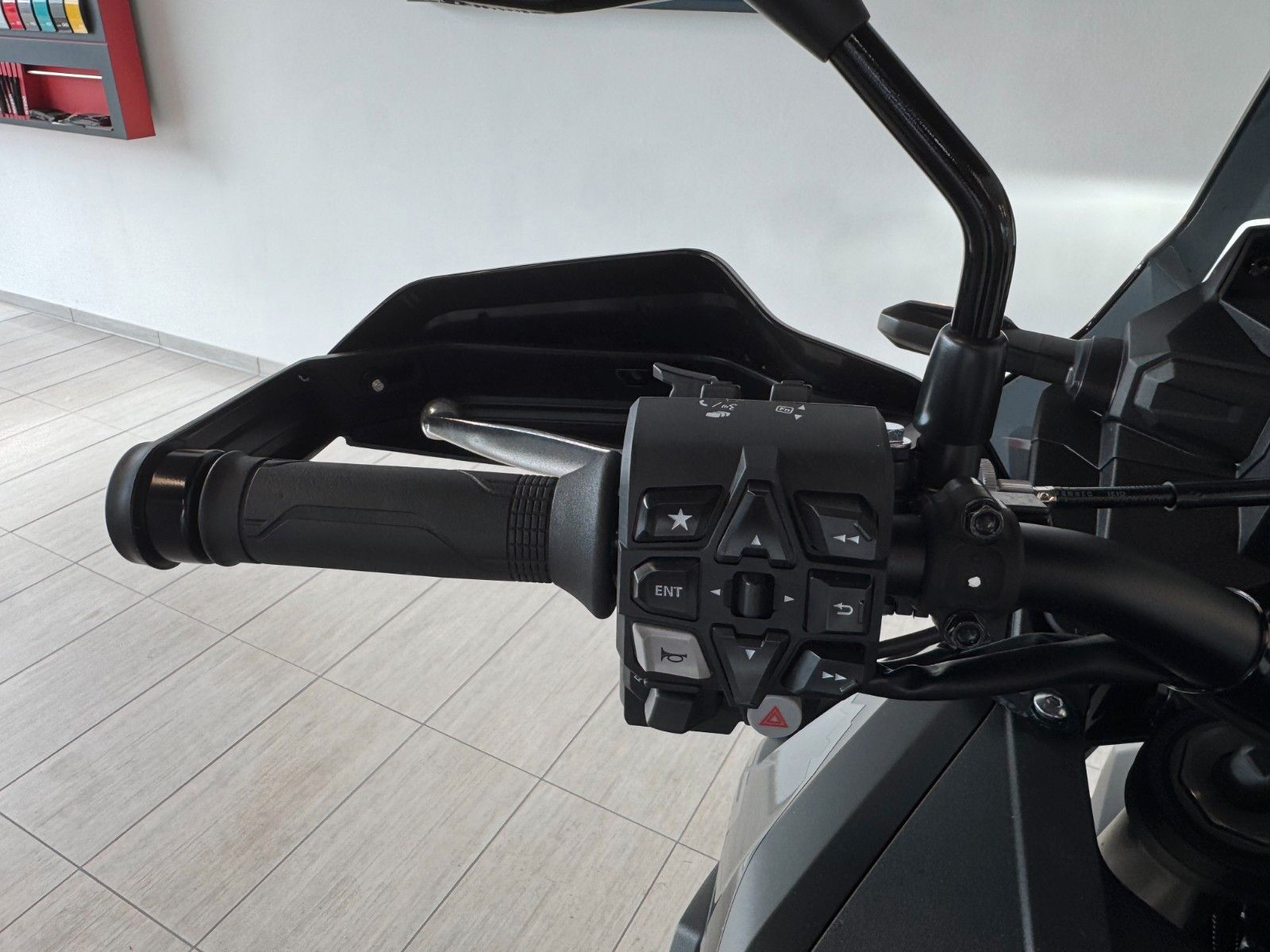 Fahrzeugabbildung Honda Africa Twin CRF 1100 ES, elektrisches Fahrwerk