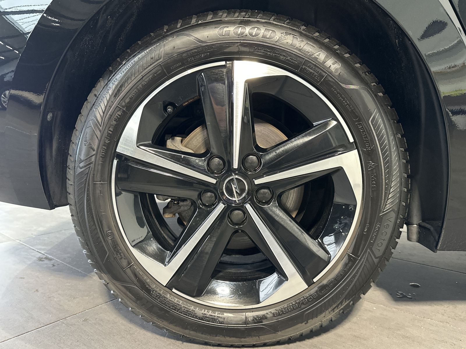 Fahrzeugabbildung Opel Astra SpT 1.2 Turbo GS NAV+LED+360°+VCOCKPIT+1HD