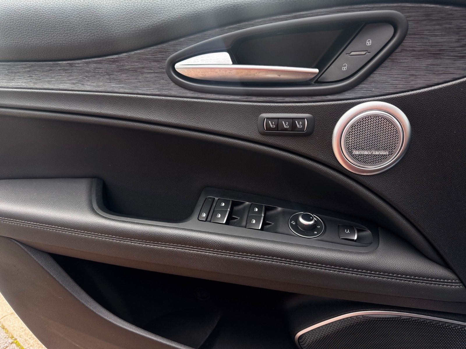 Fahrzeugabbildung Alfa Romeo Stelvio 2.2 Diesel 210PS NAVI KAMERA MEMORY