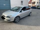 Ford Focus 1.6 TDCI DPF ST Line Optik - Ford Focus aus 2007 mit Diesel-Antrieb