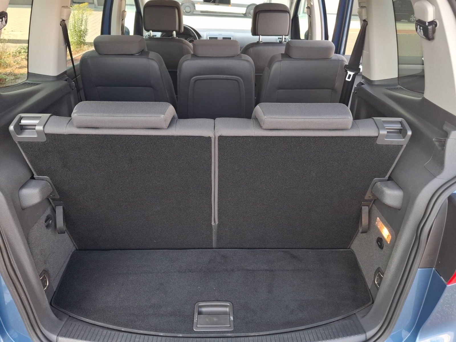 Fahrzeugabbildung Volkswagen Touran Comfortline BMT ! 7-Sitzer ! Navi ! AHK !
