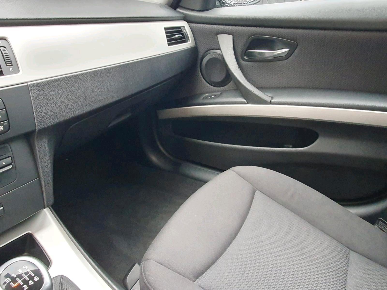 BMW 320 2011 — photo 9