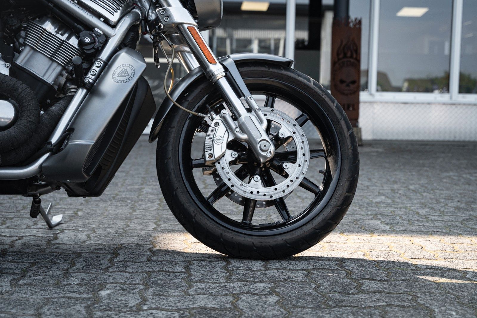 Fahrzeugabbildung Harley-Davidson VRSCR STREET ROD - REMUS ENDSCHALLDÄMPFER -