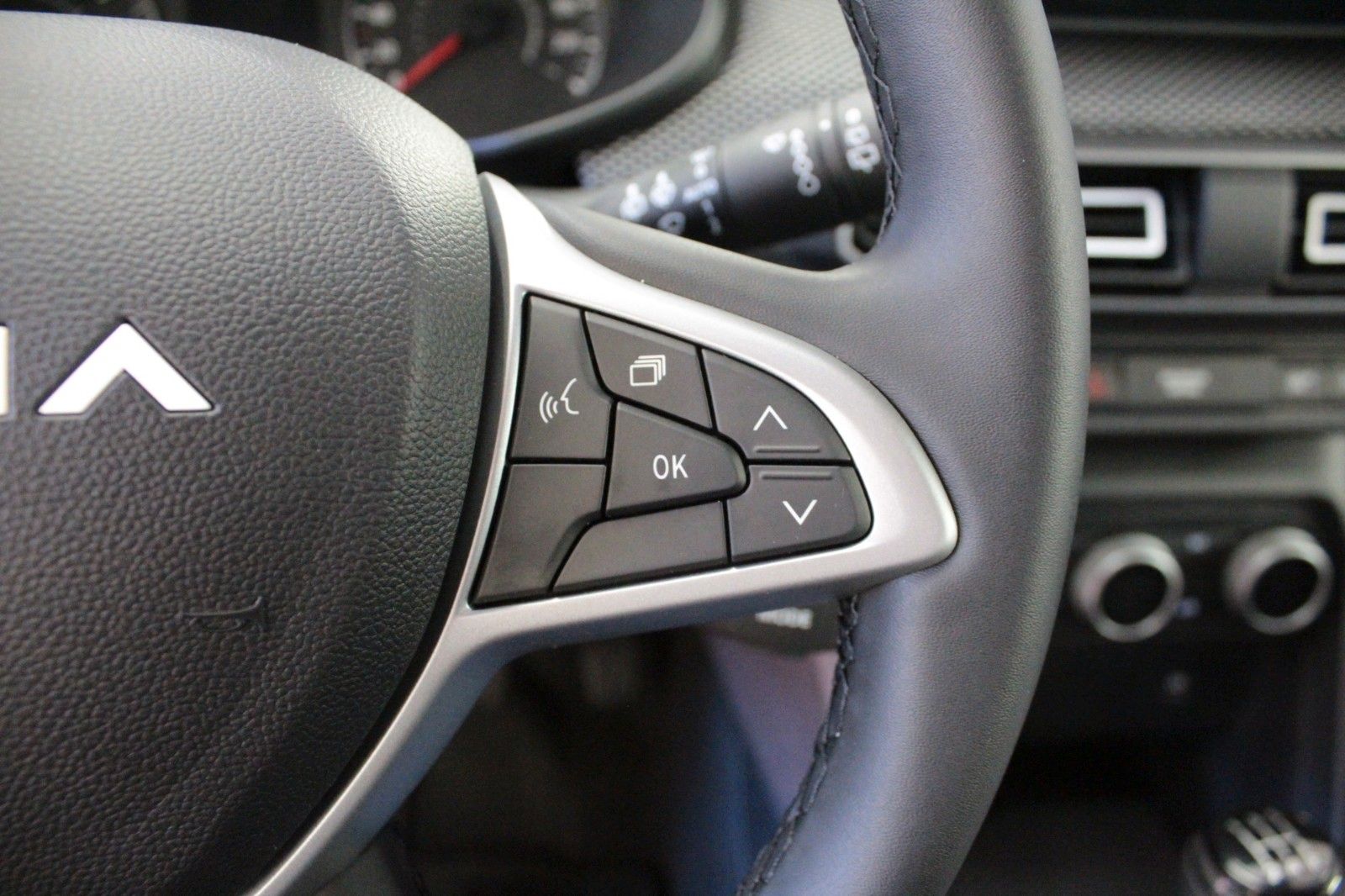 Fahrzeugabbildung Dacia Sandero TCe 100  ECO G Expression*Winterpaket*