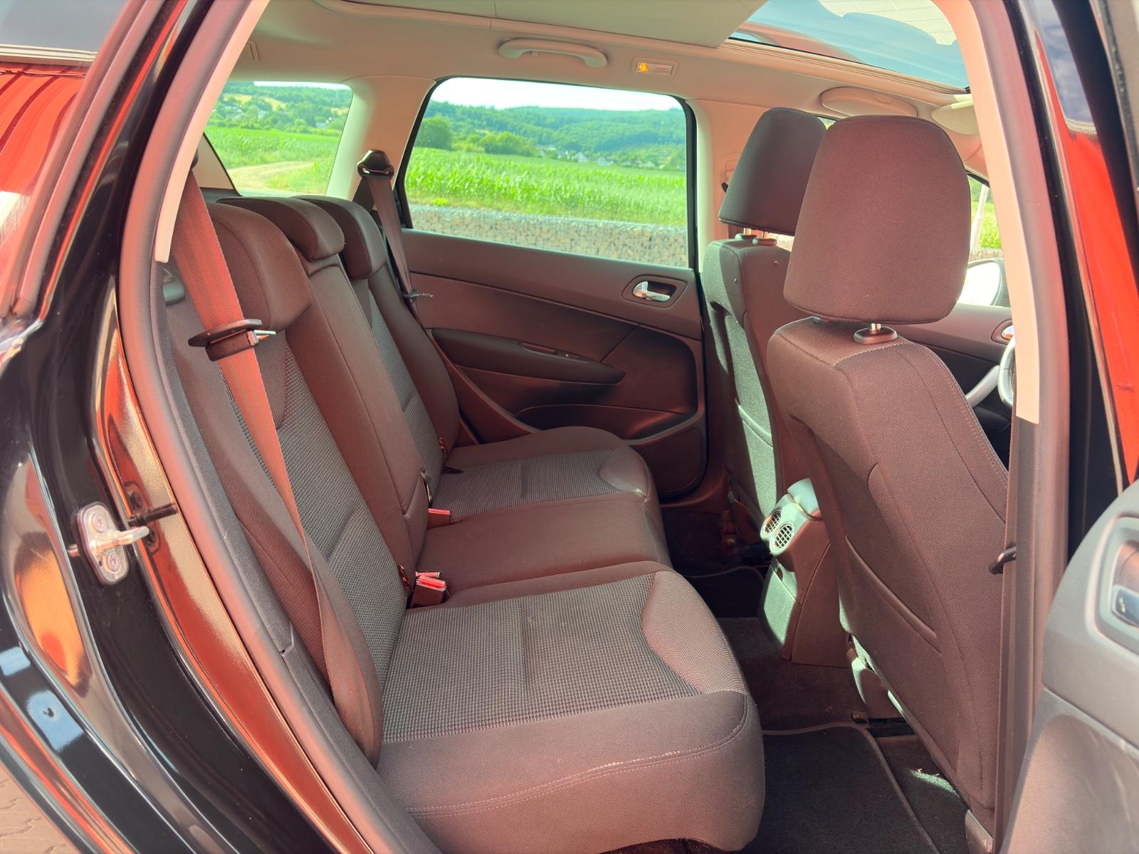 Peugeot 308 2012 — photo 18