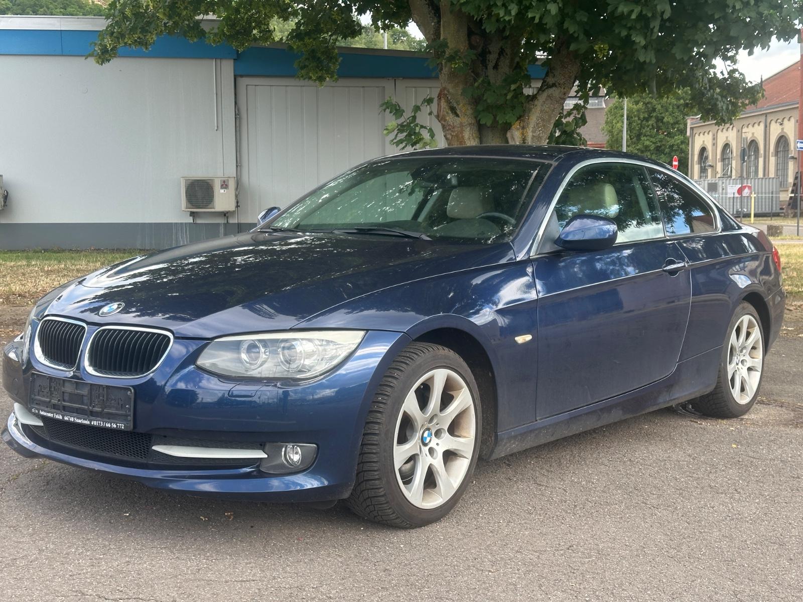 BMW 325 3 Coupe 325i xDrive Raucht hinten
